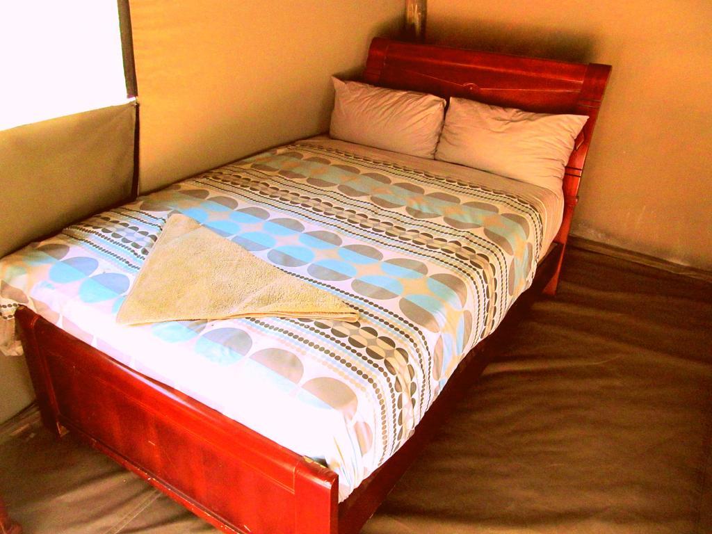Motsebe Backpackers Hotel Maun Bagian luar foto