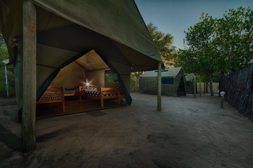 Motsebe Backpackers Hotel Maun Bagian luar foto